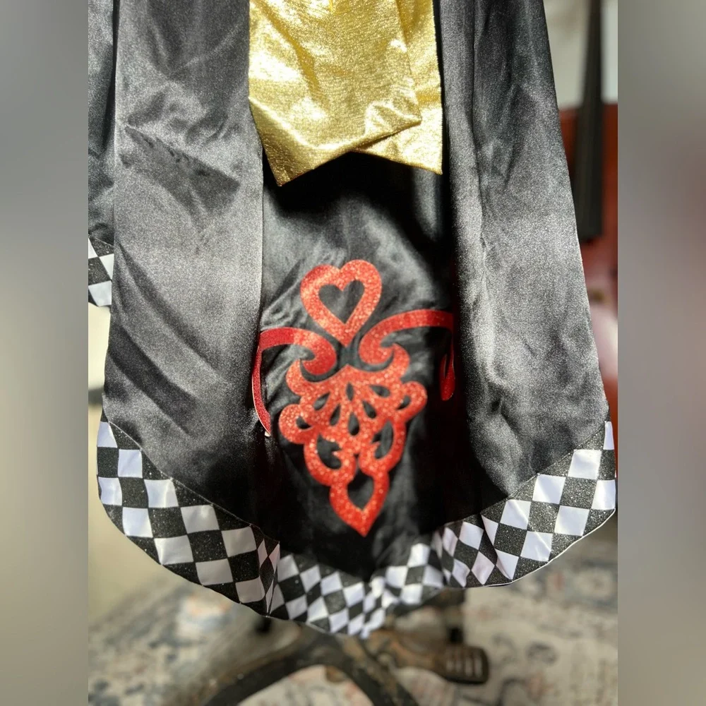 The Queen of Hearts/ The Red Queen Women’s Costume - Picture 8 of 14